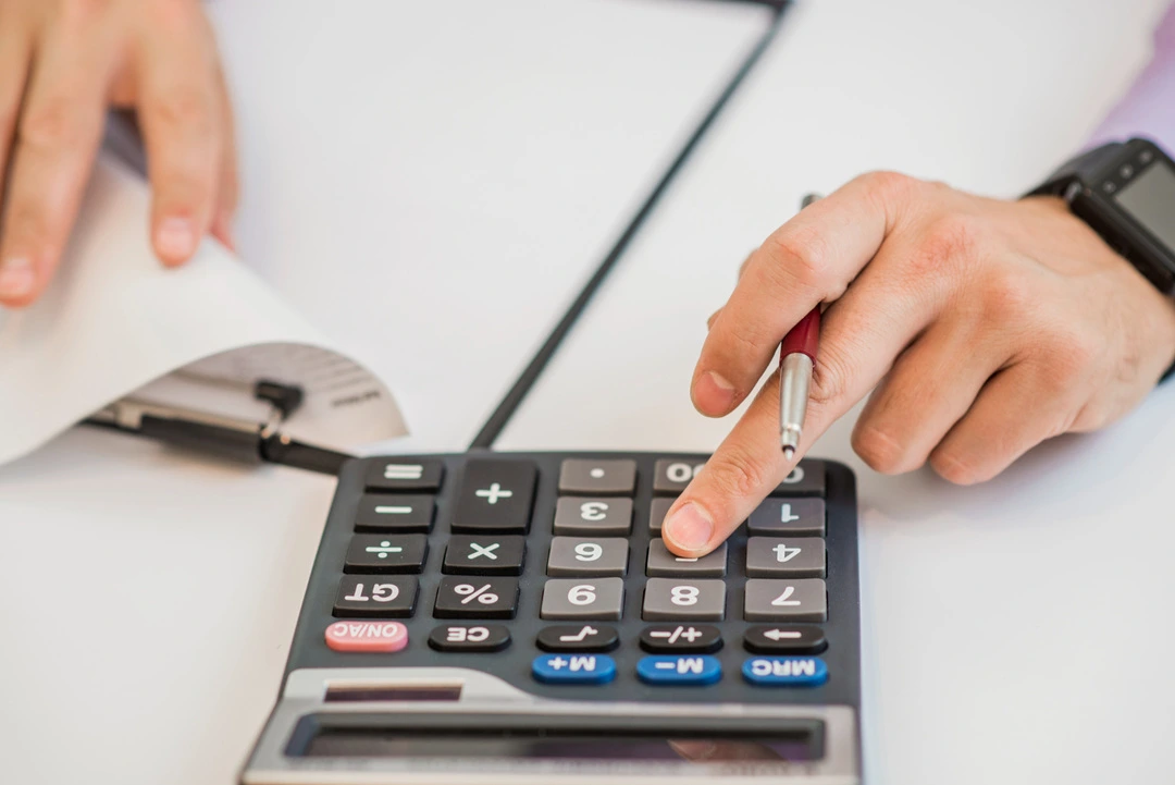 Setting rental pricing for a power tool business.